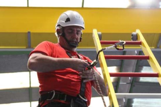 Curso de trabajos en altura en Asturias | Seguridad y certificación oficial | Grupo Roxu