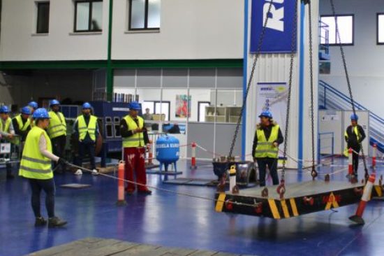 Curso de puente grúa en Asturias | Formación certificada en manejo de grúas | Grupo Roxu